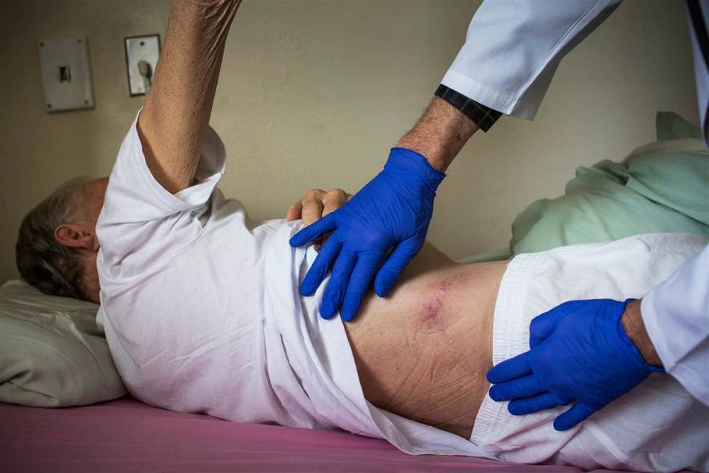 新疆维吾尔自治区|肝癌、胰腺癌、胆囊癌，皮肤上都有同样2个信号，若你全占要小心