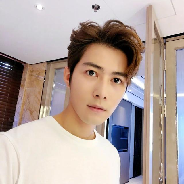 陈学冬▲陈学冬爸爸:抛弃7岁的儿子再娶,儿子成明星拒养后妈和异母兄弟