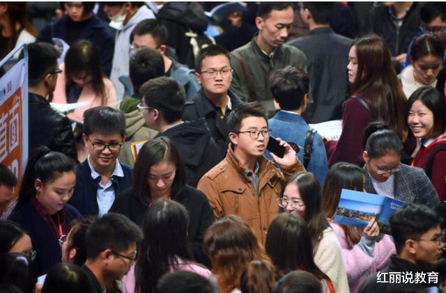 校园招聘|大学毕业找工作，校园招聘和自己找工作哪个好？985毕业生帮你分析