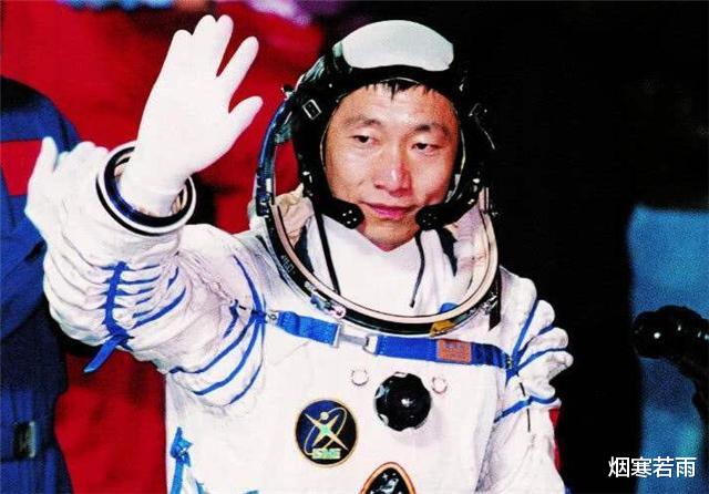航天员@航天英雄杨利伟,让国人骄傲的背后,是他女儿的离世和妻子的转业