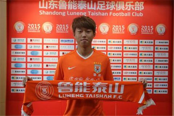 武磊|恒大首败另类视角：场上15打8！