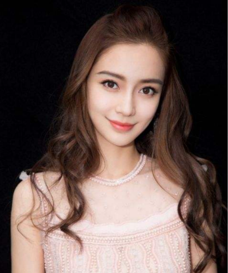 『Angelababy』杨颖到底有多撩人? 当她10年前的旧照流出后, 网友: 黄晓明眼光真毒
