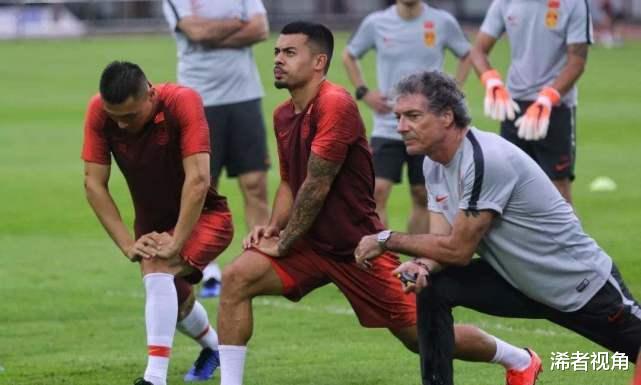 国足|凌晨1点! 国足归化传来坏消息: 最强王牌恐无缘世预赛, 李铁遭重创