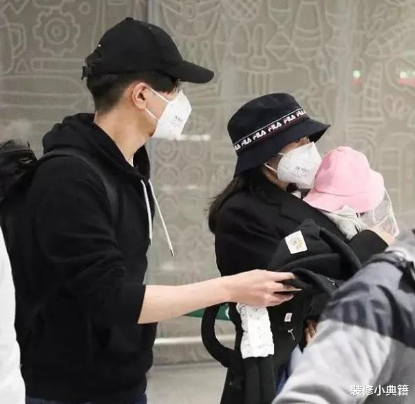 高圆圆@赵又廷夫妇返回内地开工，高圆圆抱女儿不撒手，身材被网友狠批