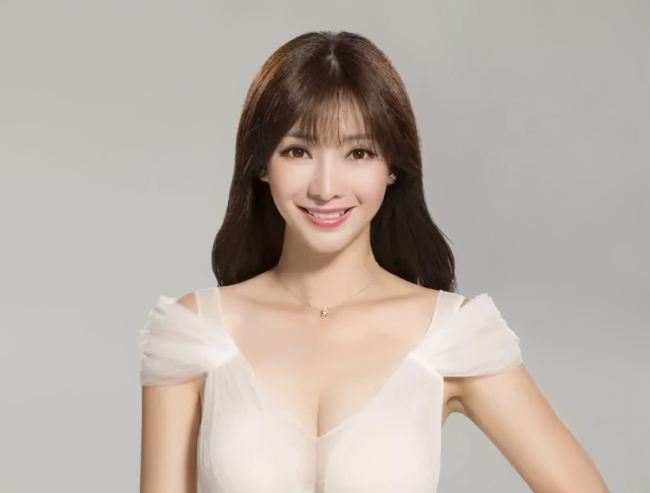 柳岩|私下穿得很保守？回顾柳岩的经历才发现，她的“性感”是迫不得已