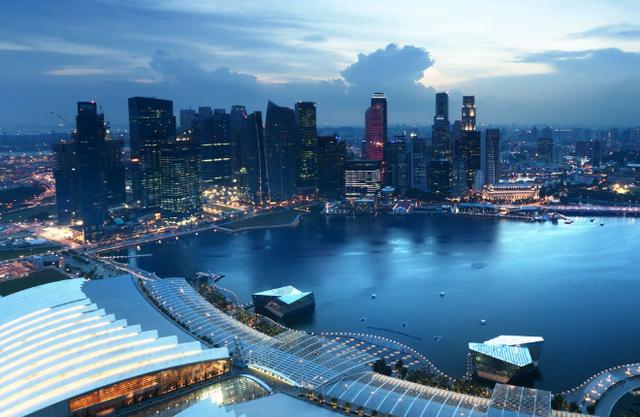 |掌管8000亿资产的女富豪，23岁就继承家业，成就商业巨头