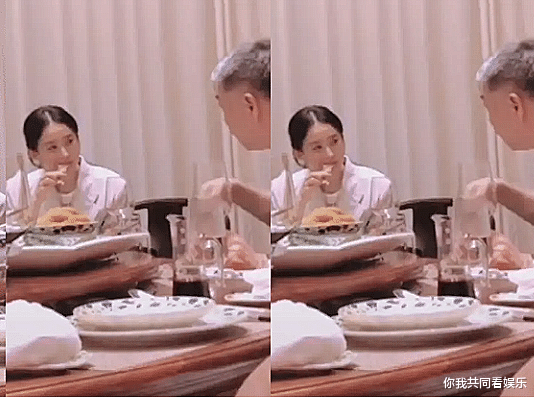 赵丽颖|赵丽颖新剧终于开机,素颜与导演吃饭时被拍,徒手啃鸡爪太可爱