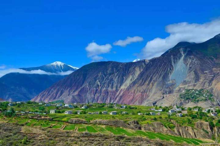 【新疆维吾尔自治区】国内最美的9条自驾线路，每一条都美得动人心魄！