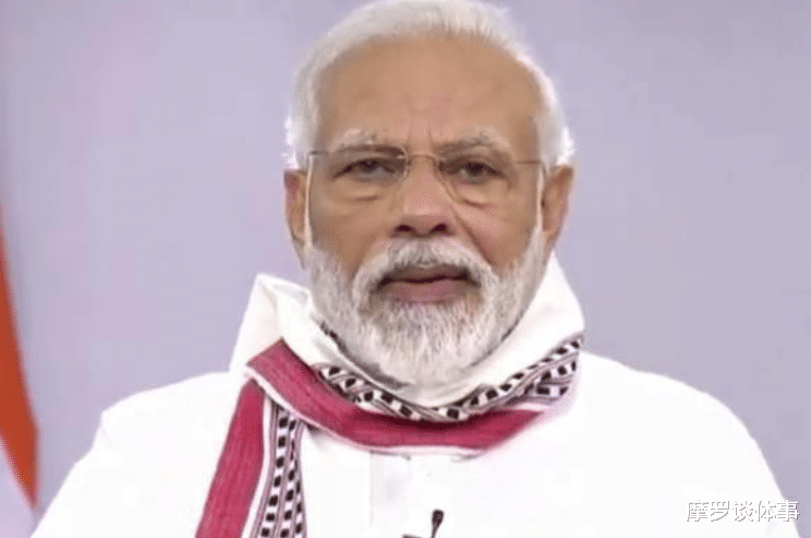 「印度」印军增援部队再收噩耗，大批救护车拉走尸体，莫迪怒斥指挥太糟糕