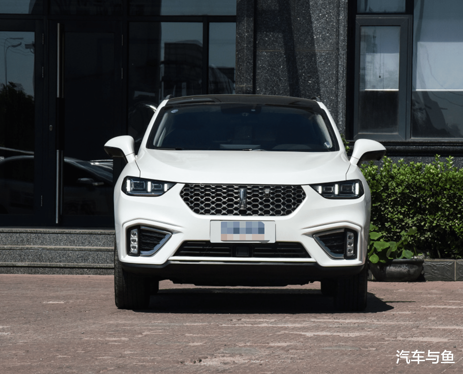 吉利|适合刚毕业年轻人的3款车，15万落地，外观时尚，家用也合适