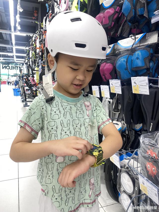 奇虎360|儿童智能手表中的“后浪”，守护孩子大安全：360与小天才对比