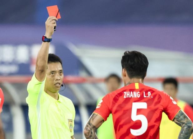 江苏苏宁|十人恒大2-1击败苏宁！顾超低级失误吞败局，卡纳瓦罗笑了