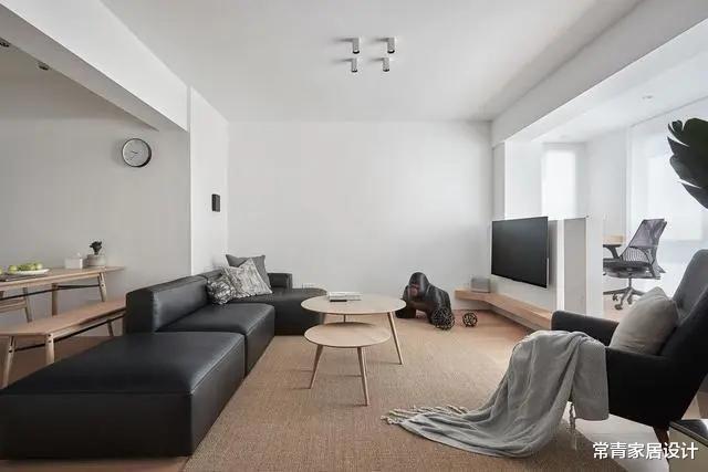 「」我家92㎡两居室，搞极简装修花了40万，亲戚笑话我被坑还傻乐