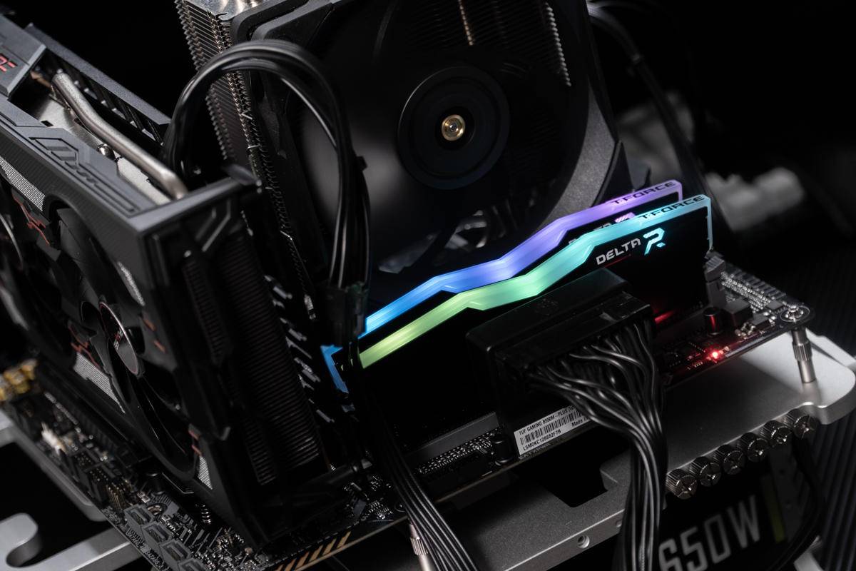 |步入32GB时代，十铨 3600 16GBx2套条开箱