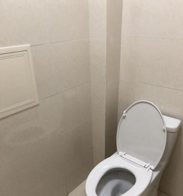 宿舍|大一新生开学,宿舍环境对比悬殊,有的是公寓,有的似贫民窟!