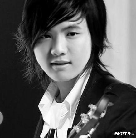 郑源|郑源：14岁开演唱会，春晚都请不动，一首歌赚上亿却被嘲口水歌