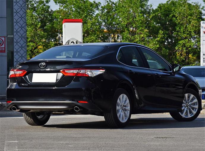 「丰田凯美瑞」丰田又成功了！一箱油1090公里，标配10气囊，12个月卖出185245辆