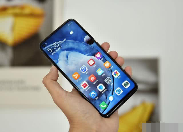 从1899跌至1499，6＋128GB中端神机，网友称：学生首选