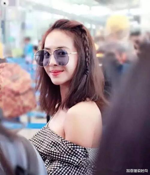 『蔡依林』蔡依林40岁了还不收敛！穿“巴掌大”上衣撑太满，穿短裙还要躺着拍照