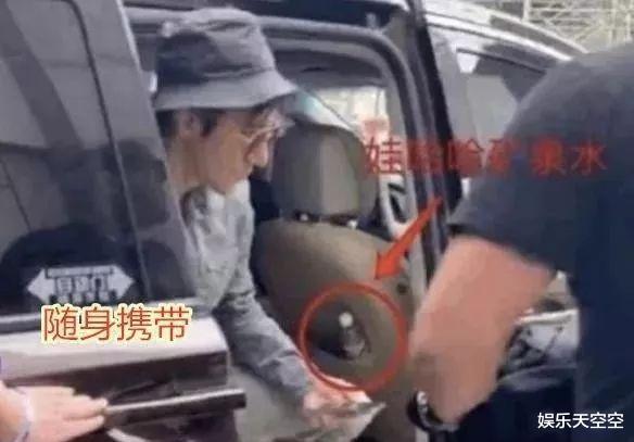 【王力宏】王力宏被娃哈哈解约后，当看到演唱会喝的水，网友：打脸不？