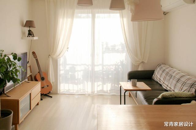 「」丁克夫妻的60㎡小家，一室一厅一个阳台当花园，极简日式一尘不染