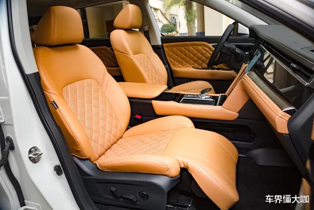 日产启辰|启辰打造10万级头等舱，堪称“移动大沙发”，车宽超1米9，敞亮