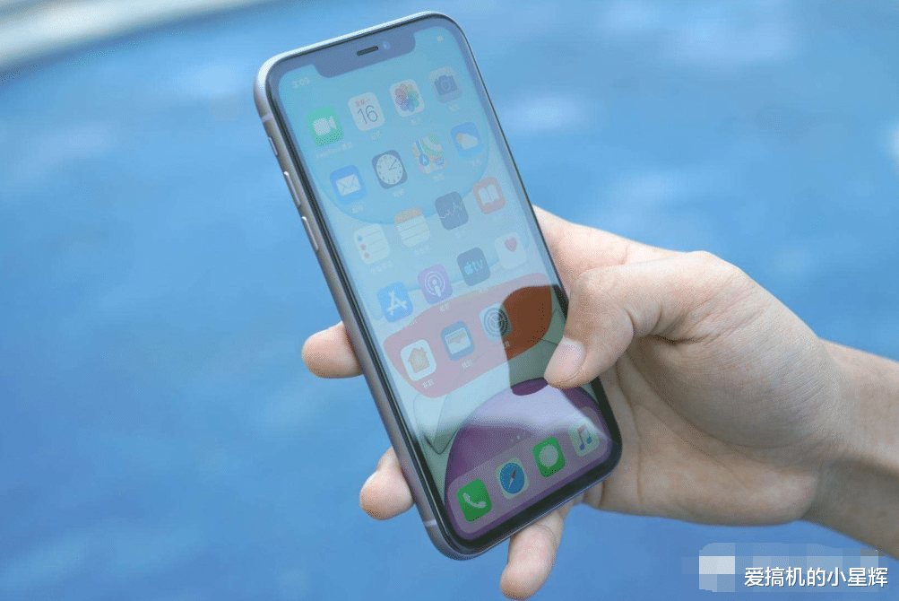 『iphone11』为什么不支持5G的iPhone 11依旧畅销？网友的评论一针见血！