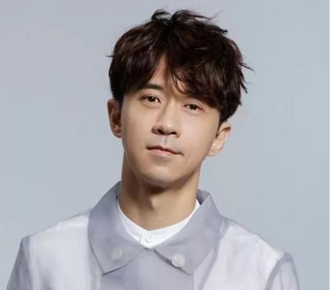 『光良』多次被网友质疑性取向？大方官宣恋爱，他们准备结婚了？