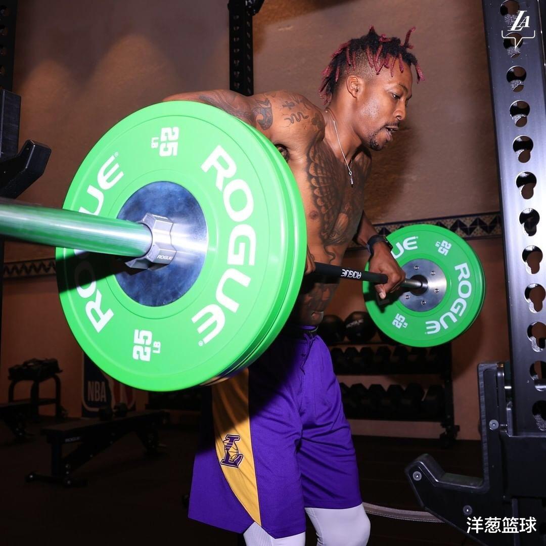 湖人队|最后一天湖人在干嘛?魔兽增强力量,JR加练投篮,老里开始发愁