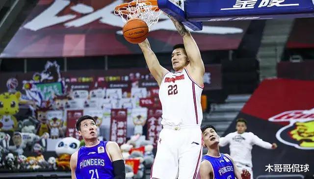 李楠:35分11板9断3帽,李楠脸红了吗?世界杯雪藏的国手在杜锋麾下爆发