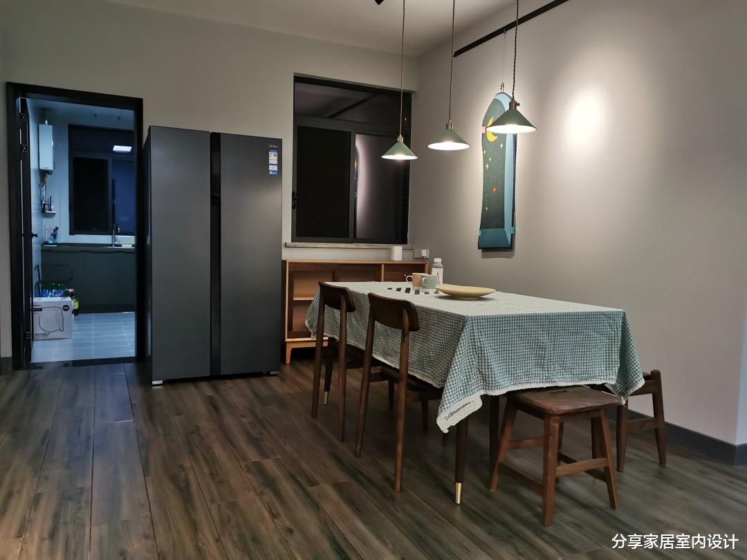 |辛苦花了一年终于搬新家，不安装吊顶，不做电视墙，反而更耐看！