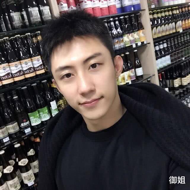 黄景瑜|黄景瑜不敢回应前妻喊话，发声斥跟拍：我的工作是在镜头前引热议