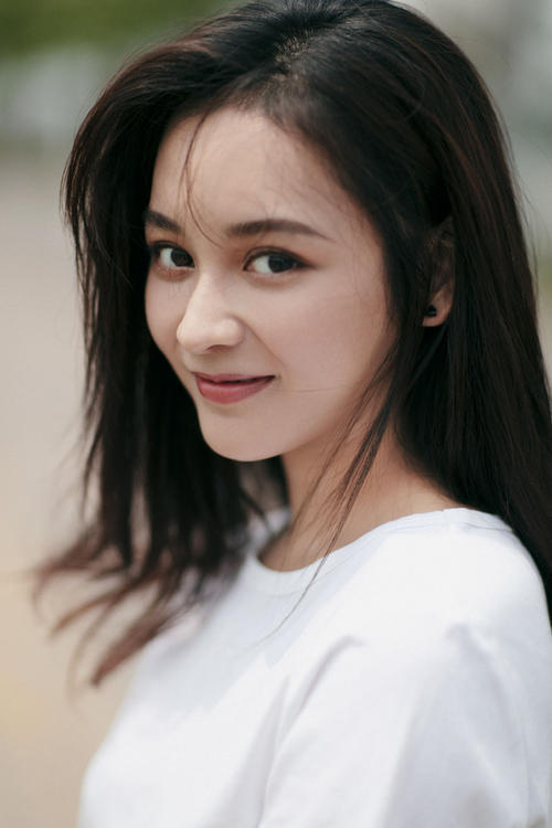 杨幂|杨幂又养出一“白眼狼”, 声称不被杨幂重视, 不过解约后确实大红