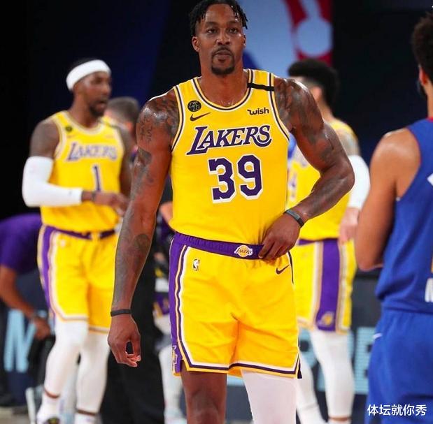 快船队|跟霍华德杠上了？2次要球都不给，隔着3人还要传远端，詹姆斯直接黑脸