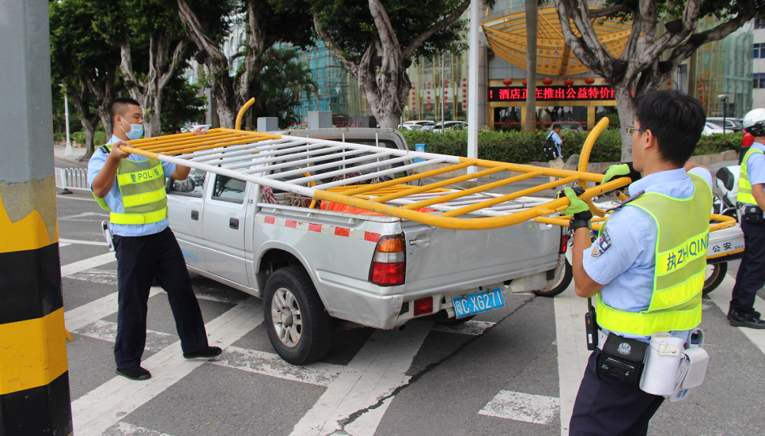 「德阳」网友举报：鲁N面包车珠海大道逼停奥迪还动手拍车窗！调查结果反转！
