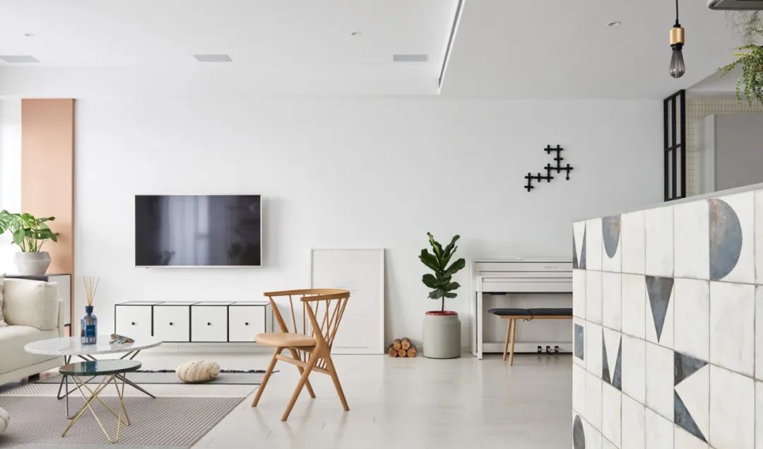 |你家客厅还是老土的“三件套”？赶紧扔了，现在客厅流行这样设计