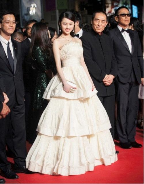 张艺谋■她神似刘亦菲，张艺谋何炅都曾想捧红她，却因一条内裤毁了前途