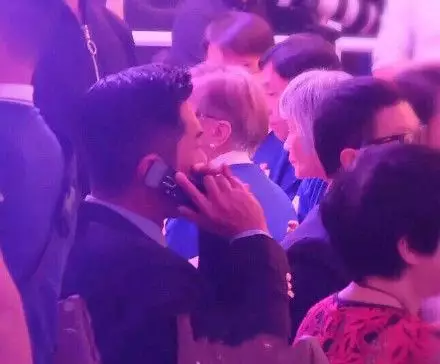 「韩红」韩红哭了,身上的秘密再也藏不住了,网友痛骂:虚伪、不要脸