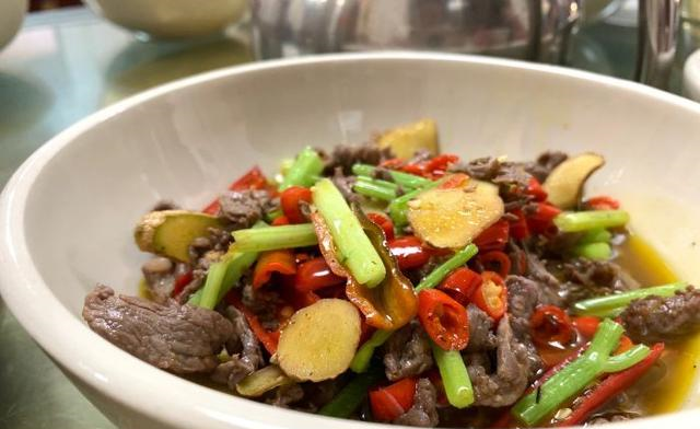 长沙|长沙高桥一家普通的湘菜馆，2个月带火了整条街，6个厨师忙不过来