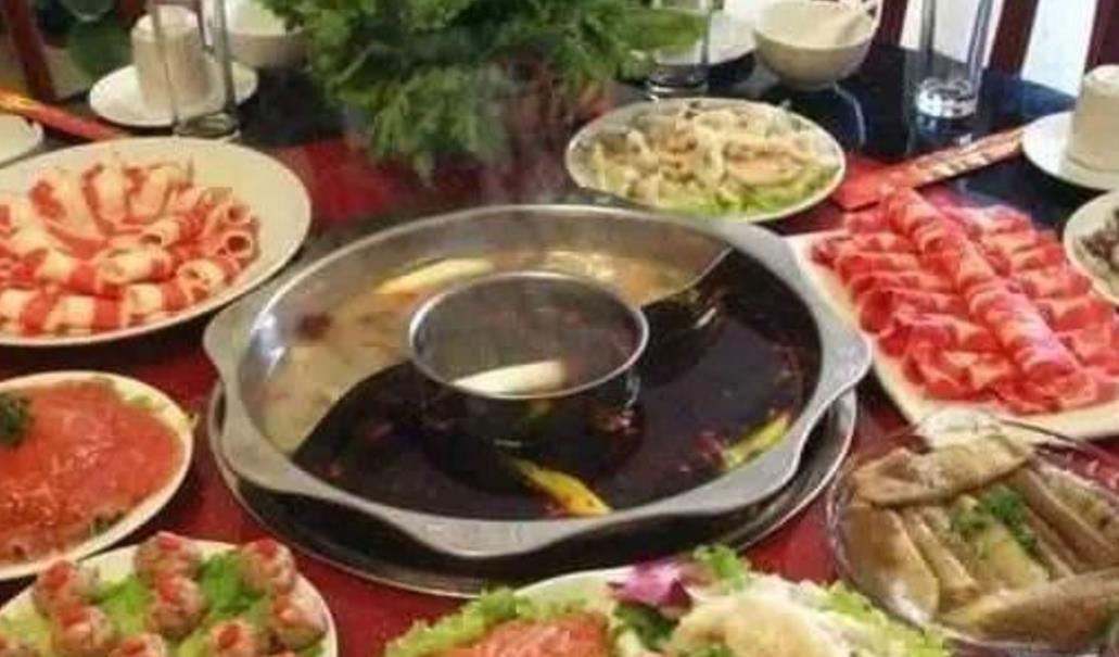 【火锅】跟异性一起吃火锅时，建议别点这4种菜，女服务员：谁点谁尴尬