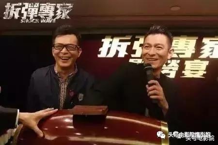 黄日华：黄日华太太病逝，治疗散尽家财？买59元裤子？该为模范夫妻辟谣了