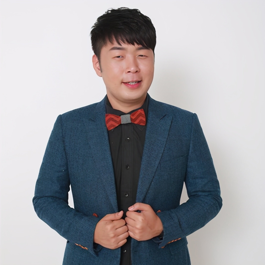 发型|海涛竟然这么瘦了，与张亮合照身形竟不差太多，比黄晓明还抢眼