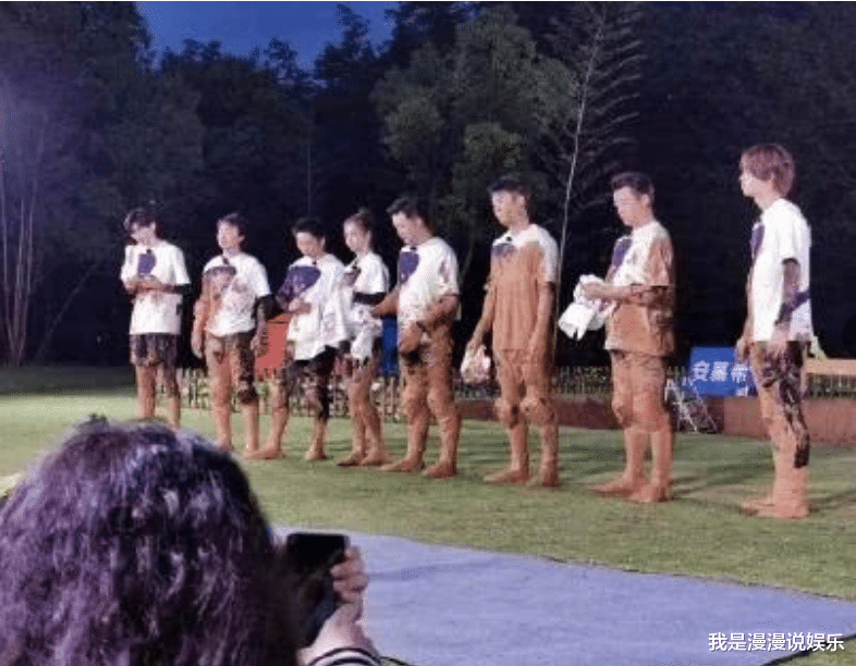 「奔跑吧兄弟」《奔跑吧》最新泥潭大战遭全网吐槽：太干净了！跟之前对比差异太大