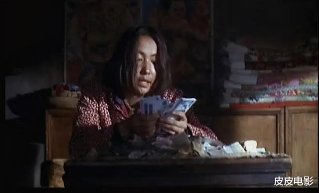 张艺谋|《二嫫》：当“奴”的滋味，被这片讲透了，比张艺谋的秋菊更残酷
