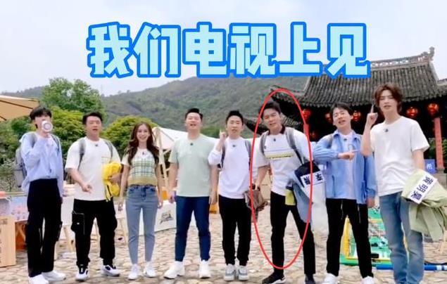 「郑恺」《奔跑吧》宣传片李晨瘦了不少，可郑恺是怎么回事，简直判若两人