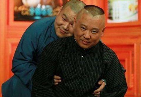 郭德纲|10年前曹云金“逼”师娘下跪，7年后岳云鹏一顿饭为郭德纲报仇