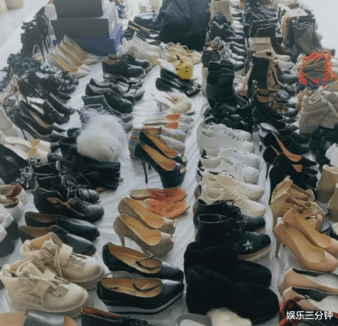欧阳娜娜：欧阳娜娜：我有一墙的匡威，张馨予：我有一地板的鞋，白敬亭：承让了