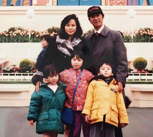 赌王|赌王和太太年轻时全家合影曝光，最宠爱的是四太，三太原来最漂亮