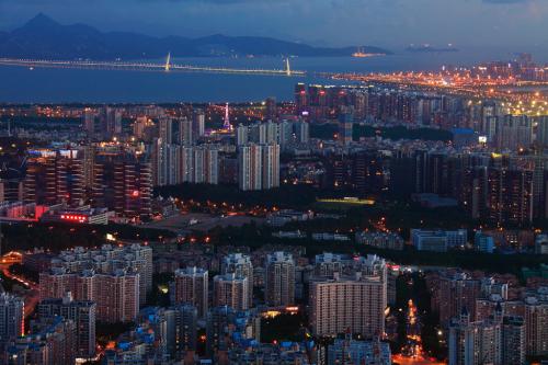 「天蝎座」6月初，华灯初上，前任回首，和旧爱再次相逢重温旧梦的三星座