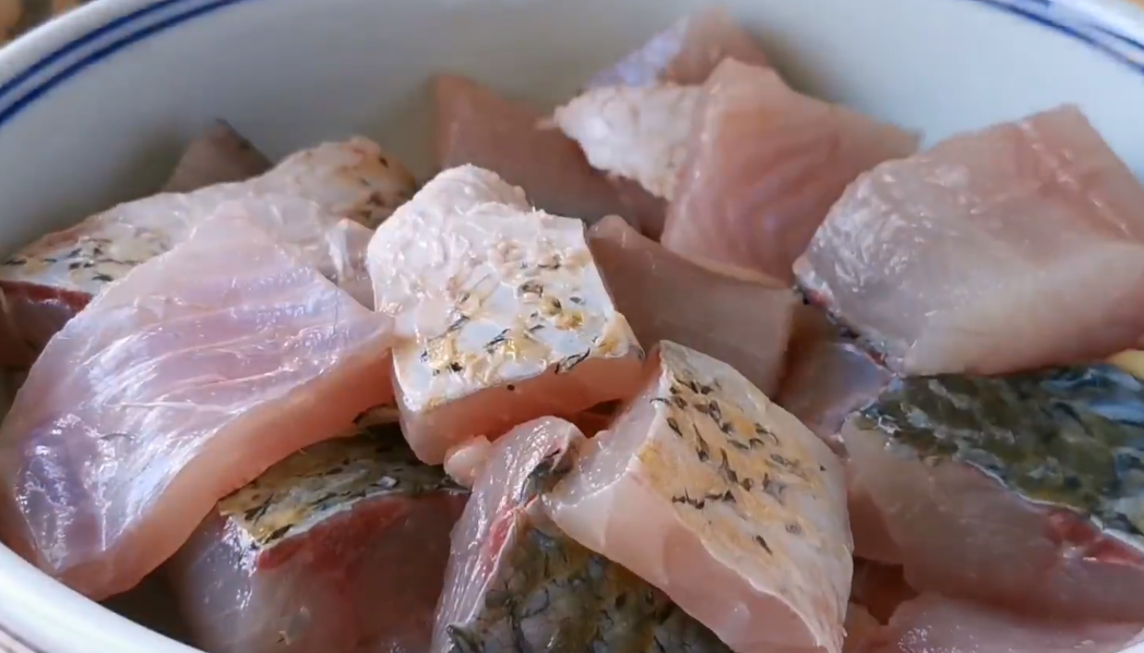 家常鱼菜的“另类”做法，搭配豆腐有奇效，鲜香味美超下饭！